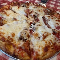 Foto tomada en Filippi&amp;#39;s Pizza Grotto- Napa  por Hard R. el 3/1/2024