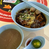Photo taken at Hai Nan Xing Zhou Beef Noodles 海南星洲牛肉粉 by David H. on 7/27/2022
