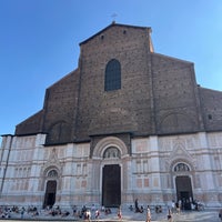 Foto diambil di Piazza Maggiore oleh Renata P. pada 8/21/2023
