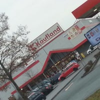รูปภาพถ่ายที่ Kaufland โดย Cherry Jane M. เมื่อ 12/22/2012