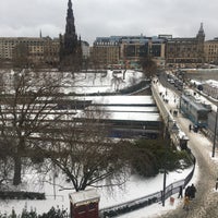 Das Foto wurde bei Motel One Edinburgh-Royal von Duygu am 3/2/2018 aufgenommen