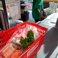 Photo taken at The Fresh Grocer by Hongrui Z. on 9/20/2019