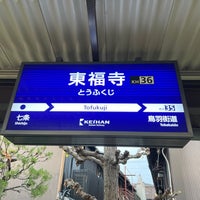 Photo taken at Keihan Tofukuji Station (KH36) by 水うぉーかー on 1/3/2024