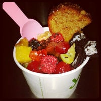 Photo prise au Yelo Frozen Yogurt par Claudia Ximena R. le5/17/2013