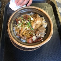 Photo taken at Heun Kee Claypot Chicken Rice by Kristen🧁 on 11/28/2019