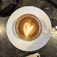 Photo prise au Peet&amp;#39;s Coffee &amp;amp; Tea par Robert R. le4/19/2017
