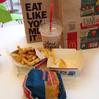 Photo taken at Carl&amp;#39;s Jr. by Дашики777 on 12/6/2014