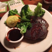 Photo taken at Outback Steakhouse by Aaron P. on 9/28/2014
