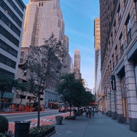 Das Foto wurde bei 34th Street von ASIM🦅 am 6/5/2021 aufgenommen
