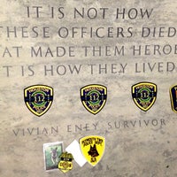 5/14/2013 tarihinde Bob M.ziyaretçi tarafından National Law Enforcement Officers Memorial'de çekilen fotoğraf