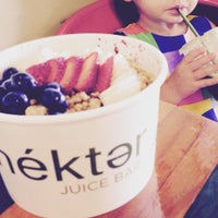 Снимок сделан в Nekter Juice Bar пользователем Sandra E. 8/8/2015