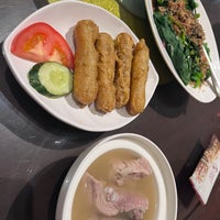Photo taken at Tuan Yuan Pork Ribs Soup 团缘肉骨茶 by Jin on 9/29/2022