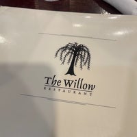รูปภาพถ่ายที่ The Willow Restaurant โดย Valencia R. เมื่อ 8/15/2023
