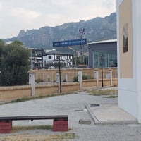 รูปภาพถ่ายที่ Girne American University โดย MeTin เมื่อ 10/15/2022