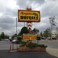รูปภาพถ่ายที่ Angelo&amp;#39;s Burgers โดย Alonso P. เมื่อ 5/6/2015