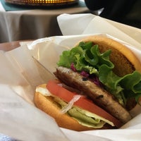 Photo taken at Freshness Burger by アヒル 新. on 2/13/2022