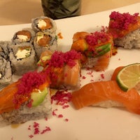 Foto tirada no(a) Sushi-Zen por Vanessa C. em 11/17/2015