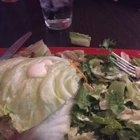 Photo taken at Red Robin Gourmet Burgers and Brews by Elizabeth D. on 2/11/2018