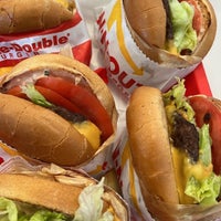Photo taken at In-N-Out Burger by Letizia A. on 5/29/2022