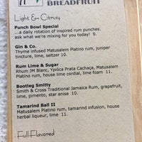 รูปภาพถ่ายที่ Rum Bar at The Breadfruit โดย John L. เมื่อ 6/10/2017