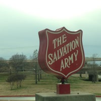 รูปภาพถ่ายที่ The Salvation Army Family Store &amp;amp; Donation Center โดย Ed L. เมื่อ 12/30/2012