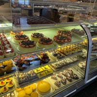 Photo taken at Rockland Bakery by Jordan on 9/24/2022