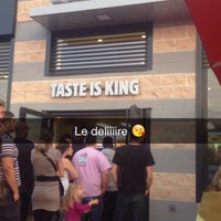 Photo taken at Burger King by Mervé K. on 8/5/2014