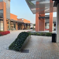 Photo taken at Vicolungo The Style Outlets by Davide B. on 10/2/2023