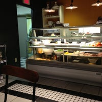 Das Foto wurde bei Nougat Bakery And Delicatessen von Tyler W. am 10/3/2012 aufgenommen