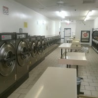 รูปภาพถ่ายที่ Laundromat at Basin Road โดย Mark M. เมื่อ 5/31/2013