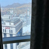Foto diambil di Hilton Suites Makkah oleh RE pada 5/1/2024