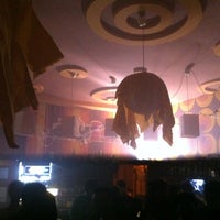 รูปภาพถ่ายที่ Juice Coffeehouse &amp;amp; Loungebar โดย Szabolcs H. เมื่อ 11/4/2012