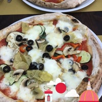 8/4/2017 tarihinde Hussam A.ziyaretçi tarafından Pizzeria O&amp;#39; Vesuvio Napoletana Forno Legna'de çekilen fotoğraf