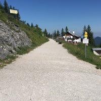Foto diambil di Franzl&amp;#39;s Hütte am Zwölferhorn oleh Alexandra W. pada 6/22/2018