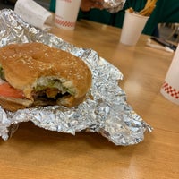 Photo taken at Five Guys by Gh🍕 on 12/24/2019