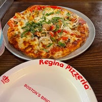 Photo taken at Regina Pizzeria by Emaehl on 10/5/2022