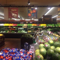 Foto diambil di Raley&amp;#39;s oleh America O. pada 10/9/2015