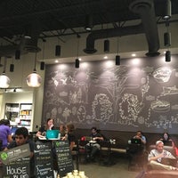 Photo taken at Starbucks by LeslyGri on 9/16/2016