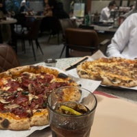 Das Foto wurde bei 8portions Pizza von R A. am 6/3/2024 aufgenommen