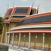 Photo taken at Wat Ratchabophit by Paniike T. on 11/2/2023