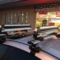 รูปภาพถ่ายที่ Rack N Road Car Rack &amp;amp; Hitch Superstores โดย Alfred C. เมื่อ 1/17/2013