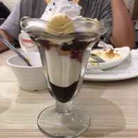 Photo taken at Swensen&amp;#39;s by Victor N. on 12/29/2023