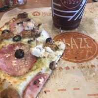 Foto tomada en Blaze Pizza  por Rick R. el 12/10/2017