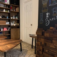 Foto diambil di Café Negrito oleh Adrian B. pada 10/3/2019