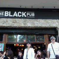 Foto diambil di The Black Pub oleh Eddie A. pada 10/13/2012