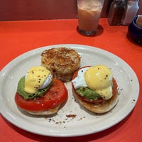 Photo taken at Snooze, an A.M. Eatery by Jay J. on 4/17/2022