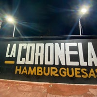 Foto diambil di La Coronela Hamburguesas Macroplaza oleh Alejandra C. pada 5/22/2021