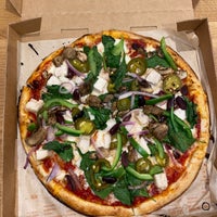 Foto diambil di Blaze Pizza oleh J pada 10/23/2021