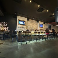 Foto diambil di DMK Burger Bar oleh J pada 5/18/2024