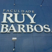 Photo prise au Faculdade Ruy Barbosa - Campus Paralela par Willy R. le5/23/2013